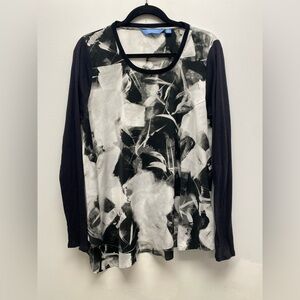 4 for $ 25 🖤 Vera Wang Abstract Print Long Sleeve Top 🖤 - XL